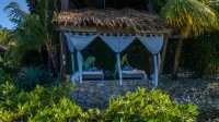 Edgewater Dive & Spa Resort - spa