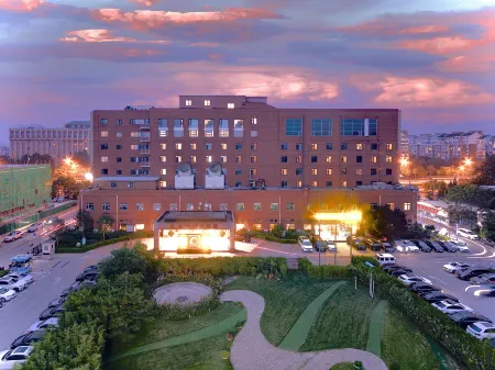 Golden Harbor Hotel Отели рядом с достопримечательностью «North China University of Technology»