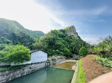 Hualishanshe B&B (Huoshan Painter Village Yixiantian Scenic Area Branch) Отели в г. Хошань