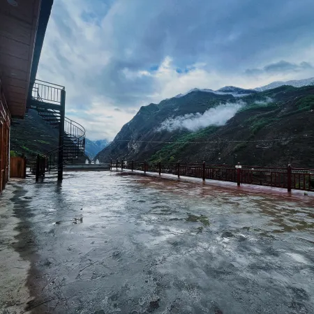 Danba Zhuoke · Huan Shan View Parent-Child Family Resort VILLA Mountain Lodge