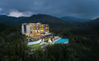 Anji Peak · Jiumu Cloud Town Cliffside Pool Resort Homestay