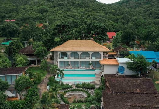 Le La Lake Resort and Spa