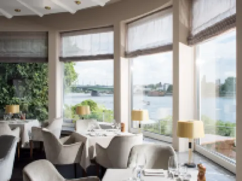 โรงแรมอะเมรอน บอนน์ เคอนิกส์โฮฟ โรงแรมในบอนน์