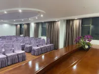 Shuimo Landscape Grand Hotel (Xingyi Railway Station)