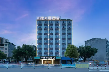 Me Young Me House Hotel (Hechi Yizhou Bus Terminal) Отели рядом с достопримечательностью «Xiajian River Scenic Area»
