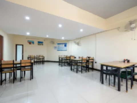 Jing Chen Holiday Hotel (Xilin Yingbin Road) Hotels in Xilin