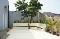 Arlita Guesthouse Hotel dekat Alfamart Gandaria