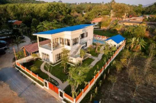 Villa Alawan チャラムカウ ムエタイ周辺のホテル