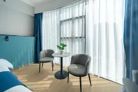 Qiyue Xincheng Hotel (Jiujiang Railway Station Changhong Avenue)
