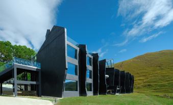 Black Stone Hotel