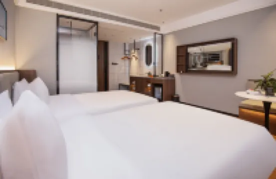 Qingmu Platinum Hotel (Nanjing Confucius Temple Scenic Belt)