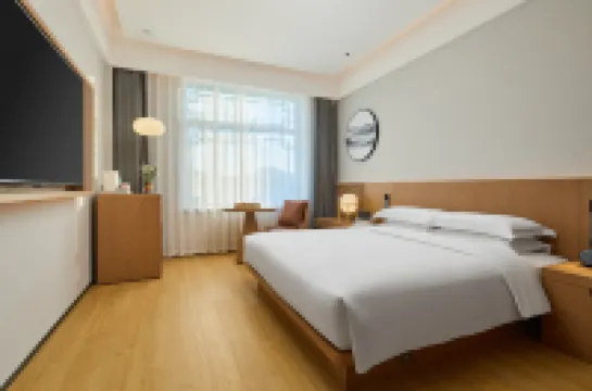 Floral Banlan Hotel (Yanji Korean Folk Village)