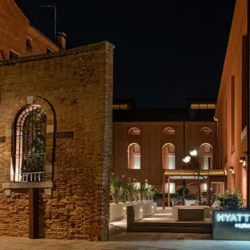 Hyatt Centric Murano Venice Отели рядом с достопримечательностью «Анфора»