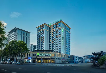 WYNDHAM GARDEN ZHANGJIAJIE TIANMEN MOUNTAIN Отели рядом с достопримечательностью «Jishou University Zhangjiajie Campus»