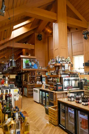 Happy Time Youth's Party Resort Hotel Отели рядом с достопримечательностью «Jiajing Island»