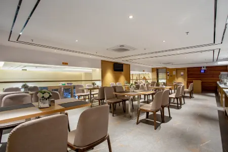 Yeste Hotel (Beiliu Passenger Transport Center) Отели в г. Бейлю