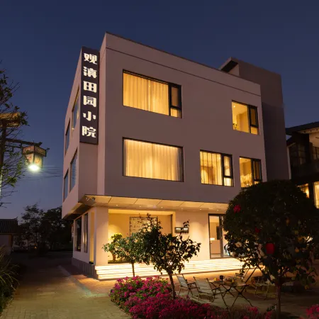 Courtyard with Dianchi Lake View