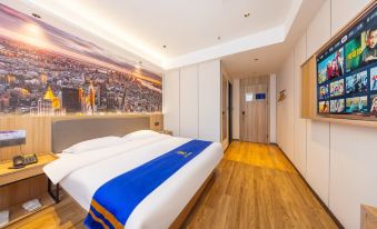 Super 8 Collection Hotel (Huanghe Mother Sculpture Xiaoxihu Subway Station)