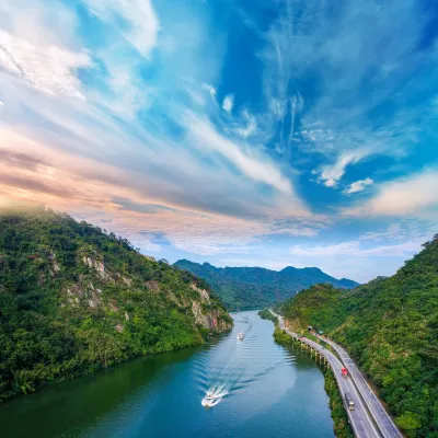 Yingde Liyang Gorge Liquan Riverview Resort Hotels near Lianjiang Zhenyangxia Art Museum