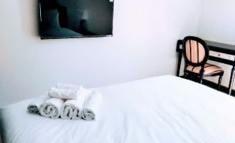 The Room Hotel Sunset Town