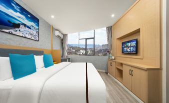 Zhenxiong Svit Theme Hotel