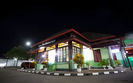 Cakra Residence Syariah Hotel Отели в г. Malang Regency