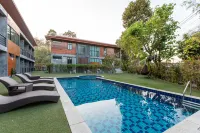 Stucco Loft Residency Hotel dekat Thai Lanna Church