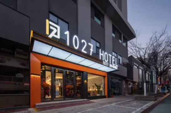1027 Design Hotel (Jinan Quancheng Plaza Baotu Spring) Hotels near Spring City Square