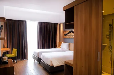 Ayola First Point Hotel Các khách sạn ở Tampan