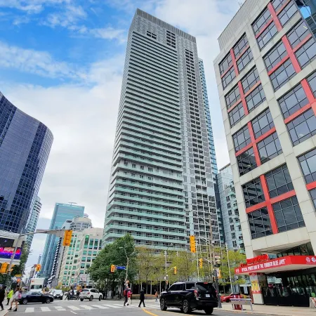 DT CN tower 3BR2BA Lake View king bed/ parking