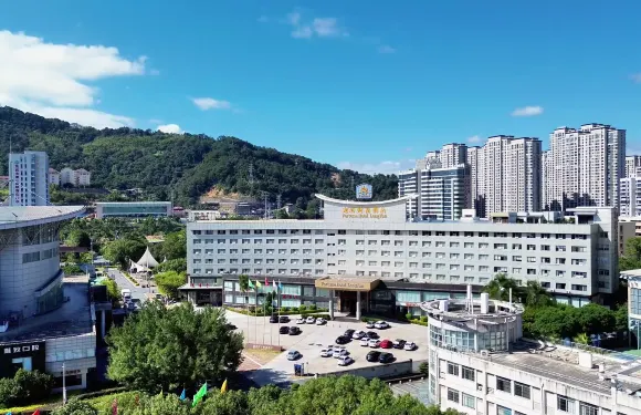 龍巖財富酒店（龍巖站萬達廣場店）