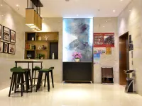 ETAnt·Jin E-Sports Hotel (Baise Longlin Pedestrian Street Bus Terminal Store)