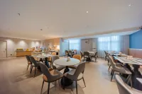 Qiwuyunshang Hotel (Chaohu High-Speed Rail East Station Yuemei Plaza)