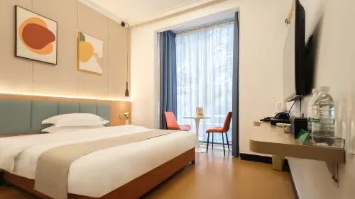 Famous Hotel (Yangshuo West Street)