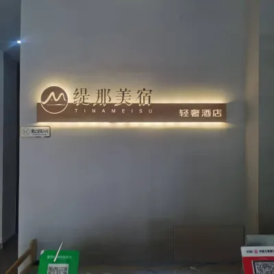 Meisu Light Luxury Hotel - parkir
