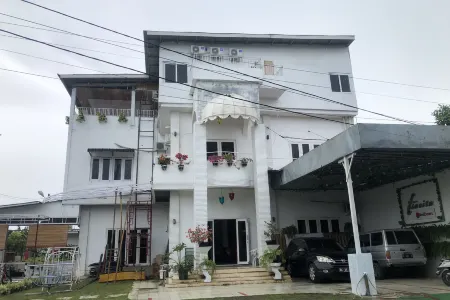 Hotel O Banda Aceh near Masjid Raya Baiturrahman formerly Wisma Tsacita Отели рядом с достопримечательностью «Ulee Lheue Beach»