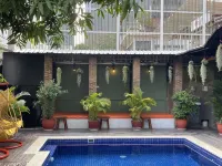 Bliss & Beats Hostel - Swimmingpools
