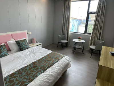 Qinhu Hotel