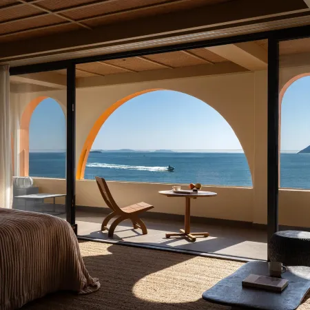 Mengyuan Bian CASA PARAMIAT Seaview Private Hot Spring Resort Courtyard (Jiaochangwei Beach) Отели рядом с достопримечательностью «Пляж Jiaochangwei»