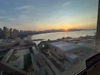 Crystal Bayview Hotel Jinghaiwan Scenic Apartment (Weihai Station Huafa New World) - Romanttinen