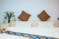Qahar Right Rear Banner Lava Pastoral · Dimension Volcano Homestay (Ulan Hada Volcano Geopark) - ที่มีที่จอดรถ
