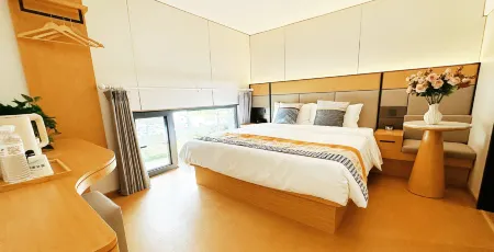 Love Home Homestay Отели рядом с достопримечательностью «National Defense Art District»