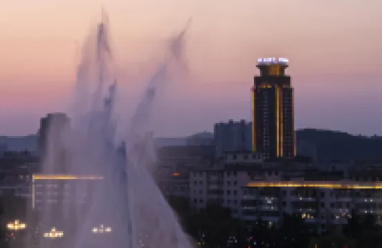 雲境Aerie·180°江幕智居設計師美宿（琿春街財富廣場店）