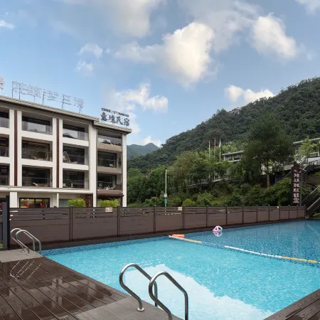 Floral Hote· Meng Sanqing Pool Resort (Sanqing Mountain East Jinsha Cableway)