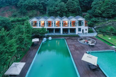 HOTEL IN THE CLOUDS