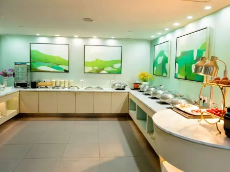 Jinjiang Inn (Weihai Liugong Island Scenic Area Weigao Square Branch) Отели рядом с достопримечательностью «Weihai Happiness Gate»