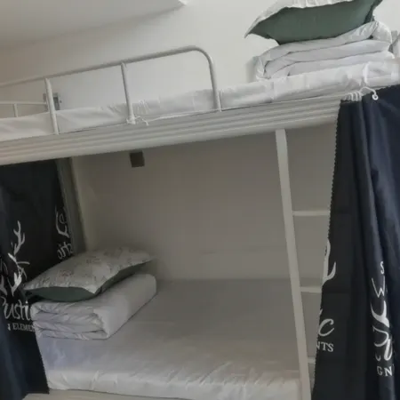 Gongque Hostel (Panyu Jinlin Wanbo)