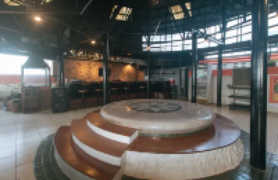 Urban Travellers Hotel by RedDoorz