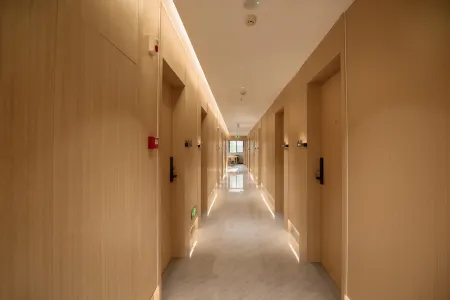 Heyuan Qingju Hotel (Nanjing University Xianlin Campus Metro Station) Отели рядом с достопримечательностью «Nanjing University (xianlinxiaoqu)»