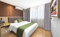 Green E-sports Hotel (Hai'an Changjiang Middle Road High-speed Railway Station)